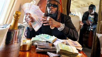 a-peine-son-album-sorry-im-bad-sorti-himra-pulverise-les-records-et-se-classe-numero-1-dans-huit-pays