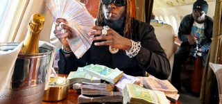 a-peine-son-album-sorry-im-bad-sorti-himra-pulverise-les-records-et-se-classe-numero-1-dans-huit-pays