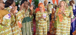 aboisso-la-celebration-de-la-fete-des-meres-reunit-les-trois-premieres-dames-du-pays