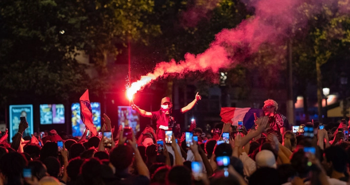 nuit-de-liesse-en-france-plus-de-400-personnes-arretees-apres-la-victoire-du-psg-en-ligue-des-champions
