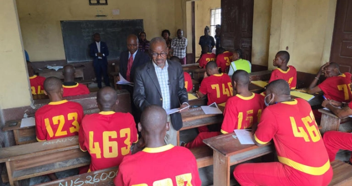 congo-baccalaureat-general-17-prisonniers-dont-une-fille-affrontent-les-epreuves-du-bac
