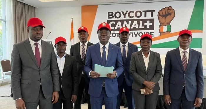 cherte-de-la-vie-le-mouvement-les-chapeaux-rouges-invite-les-autorites-a-un-dialogue-franc