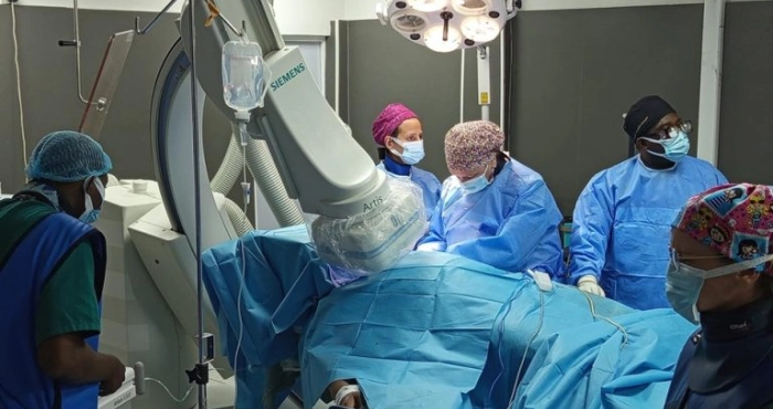 renforcement-de-loffre-de-soins-specialises-une-mission-de-rythmologie-interventionnelle-en-cours-a-abidjan