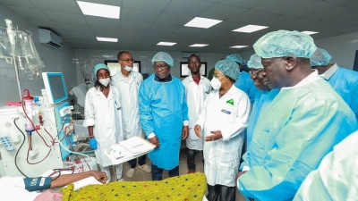 traitement-de-linsuffisance-renale-un-nouveau-centre-national-de-dialyse-dote-dequipements-modernes-inaugure-a-agboville