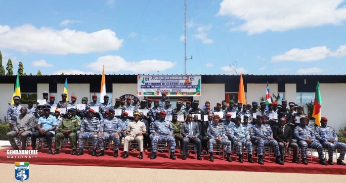 formation-34-officiers-stagiaires-du-8eme-ccug-recoivent-leurs-parchemins