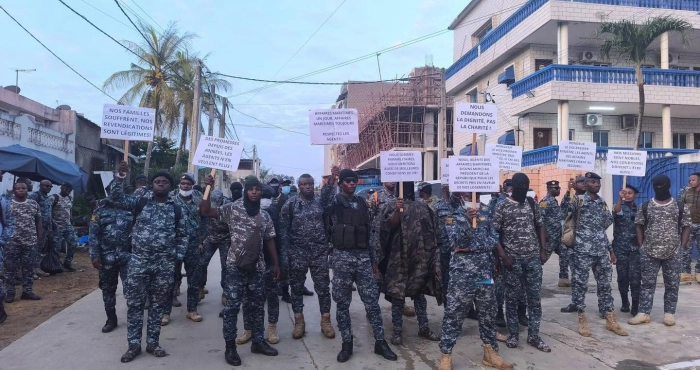 affaires-maritimes-la-greve-des-agents-reprimee-par-les-forces-de-lordre