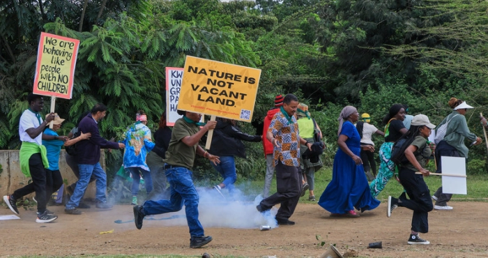kenya-gaz-lacrymogenes-et-arrestations-des-manifestants-contre-un-projet-dans-le-parc-national-de-nairob