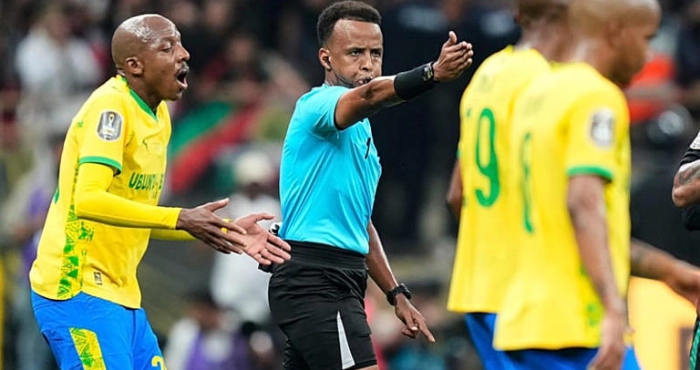 coupe-du-monde-2026-omar-artan-sacre-meilleur-arbitre-africain-refoule-a-son-arrivee-a-laeroport-de-miami