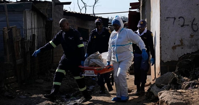 afrique-du-sud-une-fusillade-fait-au-moins-12-morts-et-9-blesses