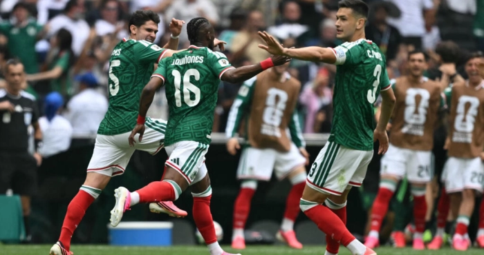 coupe-du-monde-le-mexique-vainqueur-de-lafrique-du-sud-qui-entre-dans-lhistoire-de-la-competition