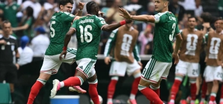 coupe-du-monde-le-mexique-vainqueur-de-lafrique-du-sud-qui-entre-dans-lhistoire-de-la-competition