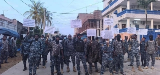 manifestation-des-agents-maritimes-plusieurs-dentre-eux-deferes-au-pole-penal-dabidjan