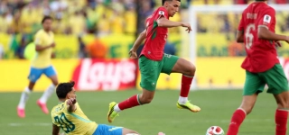 coupe-du-monde-le-maroc-est-garcon-accroche-le-bresil