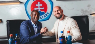 football-yaya-toure-nomme-entraineur-du-slovan-bratislava