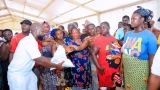 deguerpissement-a-port-bouet-emmou-sylvestre-reconnaissant-aux-bienfaiteurs-des-sinistres