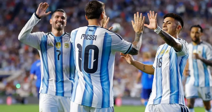 coupe-du-monde-largentine-corrige-lalgerie-grace-a-un-triple-de-lionel-messi