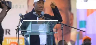 ceremonie-dhommage-au-chef-de-letat-mamadou-toure-rien-nempechera-alassane-ouattara-detre-candidat-en-2025