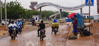 niger-au-moins-onze-militaires-et-deux-civils-tues-dans-lattaque-menee-contre-laeroport-de-niamey
