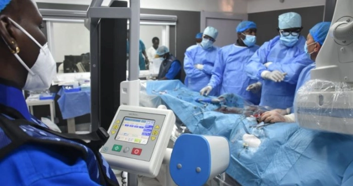 chirurgie-valvulaire-percutanee-linstitut-de-cardiologie-dabidjan-realise-une-premiere-intervention-nationale-avec-succes