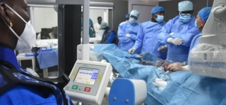 chirurgie-valvulaire-percutanee-linstitut-de-cardiologie-dabidjan-realise-une-premiere-intervention-nationale-avec-succes