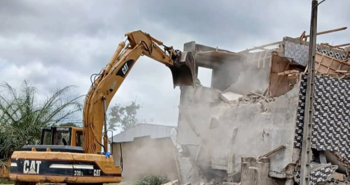 bangolo-destruction-dun-immeuble-en-etat-daffaissement