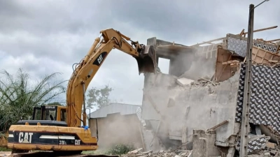 bangolo-destruction-dun-immeuble-en-etat-daffaissement