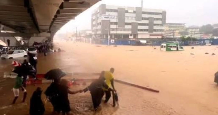 pluies-diluviennes-dans-le-district-d-abidjan-plusieurs-communes-sous-les-eaux