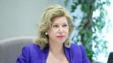 la-premiere-dame-dominique-ouattara-apporte-son-soutien-et-sa-compassion-aux-familles-des-59-morts-des-inondations