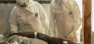 ebola-la-rdc-lance-un-essai-clinique-pour-tester-deux-traitements-contre-la-souche-bundibugyo