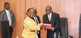 nouvelle-pca-de-la-cnps-raymonde-goudou-coffie-sengage-a-porter-cette-mission-avec-loyaute-et-determination