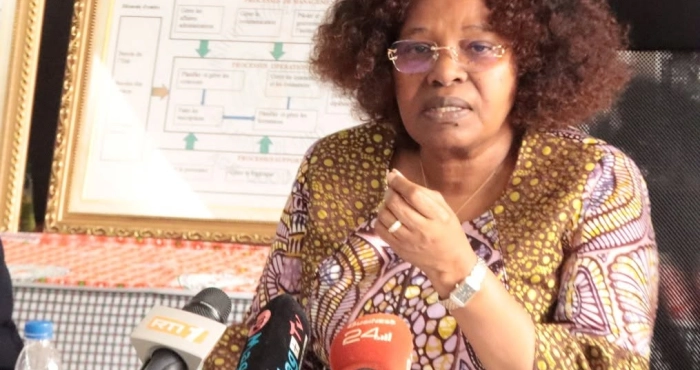le-pr-meliane-ndhatz-ebagnitchie-epse-sanogo-dg-de-linfas-assure-le-concours-de-linfas-est-entierement-securise