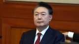 coree-du-sud-lex-president-yoon-suk-yeol-condamne-a-deux-ans-de-prison-pour-des-sondages-illegaux