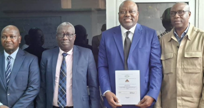 management-de-lentreprise-de-presse-alafe-wakili-decroche-son-master-avec-mention-tres-bien