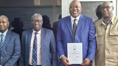 management-de-lentreprise-de-presse-alafe-wakili-decroche-son-master-avec-mention-tres-bien