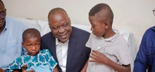 le-gouvernement-au-chevet-de-la-famille-du-livreur-assassine-a-abidjan