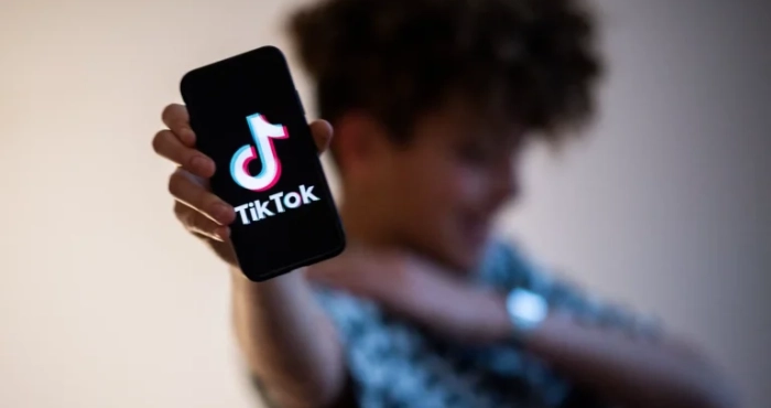 reseau-social-tiktok-lunion-europeenne-ouvre-une-enquete-sur-les-effets-psychologiques-sur-les-mineurs
