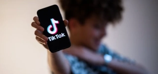 reseau-social-tiktok-lunion-europeenne-ouvre-une-enquete-sur-les-effets-psychologiques-sur-les-mineurs