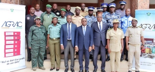 lutte-contre-la-criminalite-economique-et-financiere-une-quarantaine-de-magistrats-et-dofficiers-de-police-judiciaire-outilles-par-lagrac-a-daloa