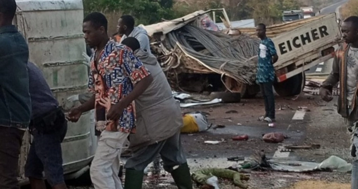 drame-un-pickup-fait-une-sortie-de-route-fait-quatre-morts