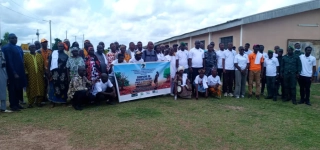 lutte-contre-la-secheresse-et-la-degradation-des-sols-le-rjicce-sensibilise-les-populations-de-kouto-a-travers-un-planting-darbre