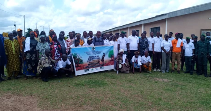 lutte-contre-la-secheresse-et-la-degradation-des-sols-le-rjicce-sensibilise-les-populations-de-kouto-a-travers-un-planting-darbre
