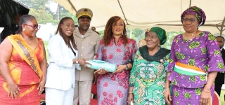 hopital-psychiatrique-de-bingerville-belmonde-dogo-fait-de-nombreux-dons-aux-pensionnaires