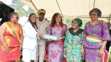 hopital-psychiatrique-de-bingerville-belmonde-dogo-fait-de-nombreux-dons-aux-pensionnaires