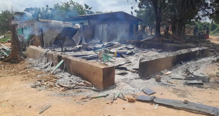 un-mort-des-maisons-closes-en-flammes-la-nuit-qui-a-embrase-ouelle