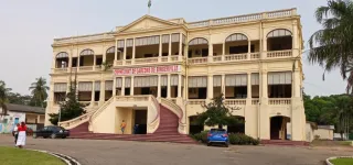 reportage-fete-de-fin-dannee-ne-journee-de-noel-avec-des-orphelins