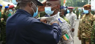 cote-divoire-2335-militaires-et-personnel-civil-des-forces-armees-de-cote-divoire-decores