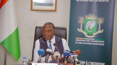 hausse-du-prix-du-carburant-amadou-kone-desamorce-la-colere-des-transporteurs-ca-a-augmente-ca-va-baisser