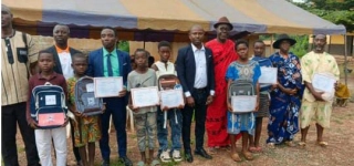 gomon-une-caravane-pour-recompenser-lexcellence-a-lecole