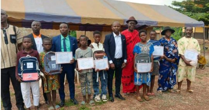 gomon-une-caravane-pour-recompenser-lexcellence-a-lecole