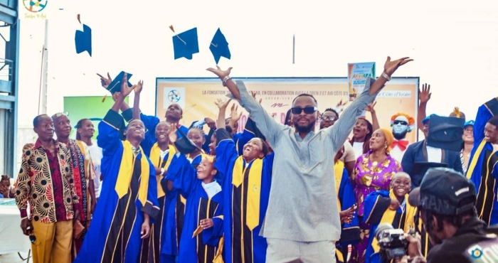 port-bouet-dj-kedjevara-fait-don-de-12-millions-aux-meilleurs-eleves